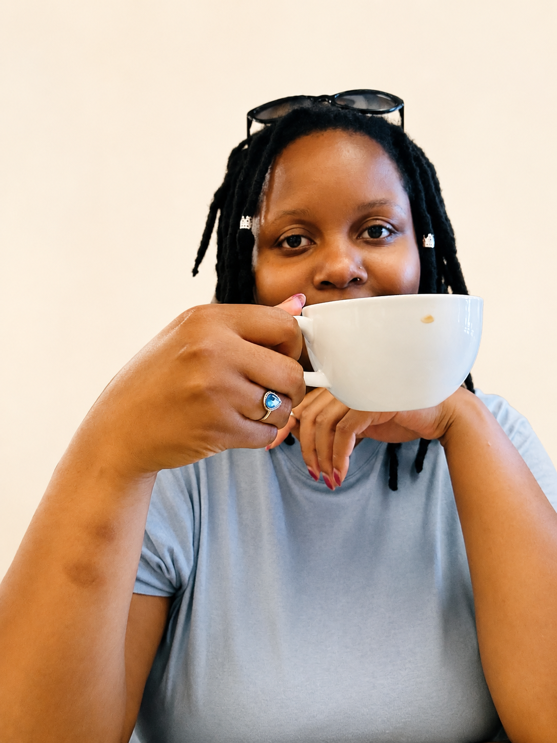Warm portrait of Reneilwe Nteta holding a cup
